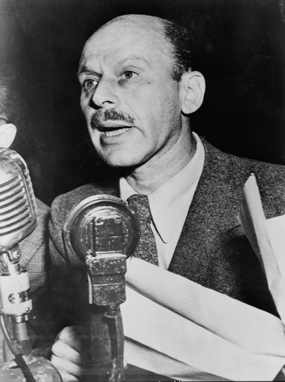 Alvah Bessie, Hollywood screen writer, head-and-shoulders portrait, facing left, testifying before the House Un-American Activities Committee