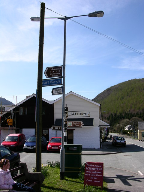 Signpost Abergynolwyn - geograph.org.uk - 392937