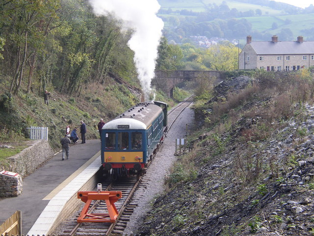 Ravenstor-railway-station-by-Neil-Ferguson-Lee