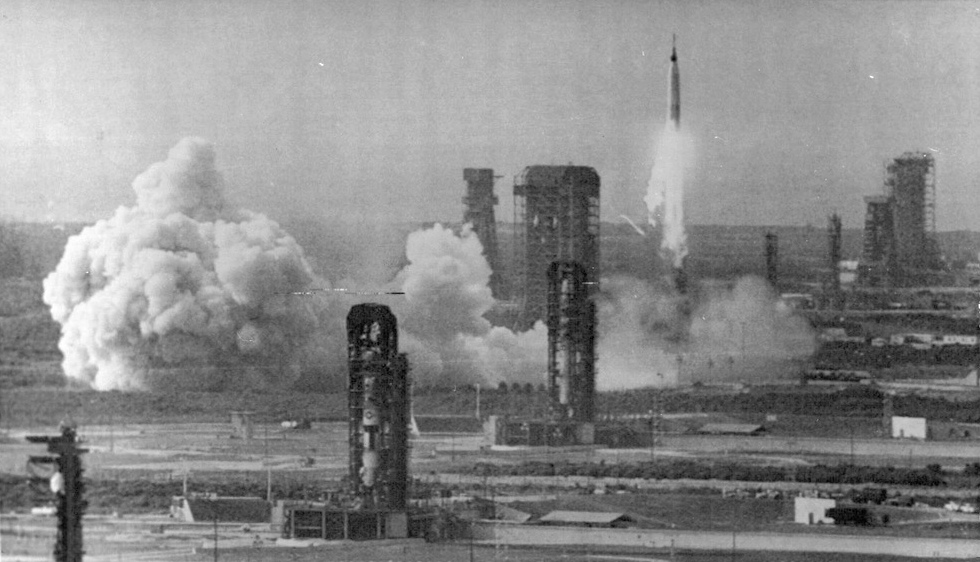 Atlas-rocket-leaves-Cape-Canaveral-with-Gordon-Cooper-onboard-142445934615