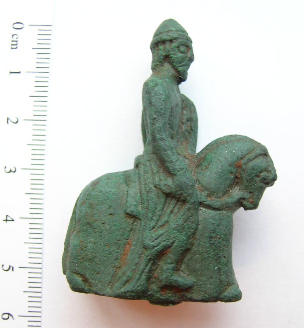 Medieval chess piece (FindID 76635-40868)